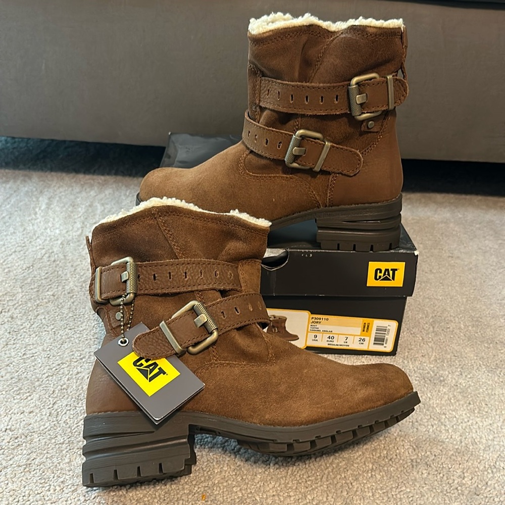NIB CAT Women’s Jory Boot Sz 9 Toffee/Caramel Anglais